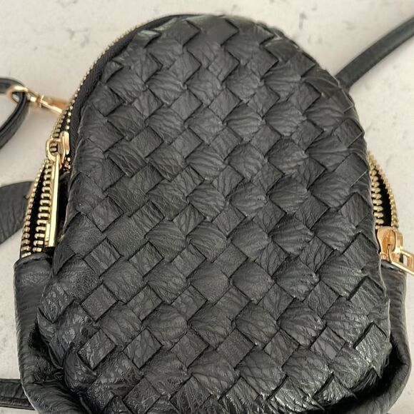 Mellow World Zip Around Cell Phone Crossbody Bag - Picture 5 of 5